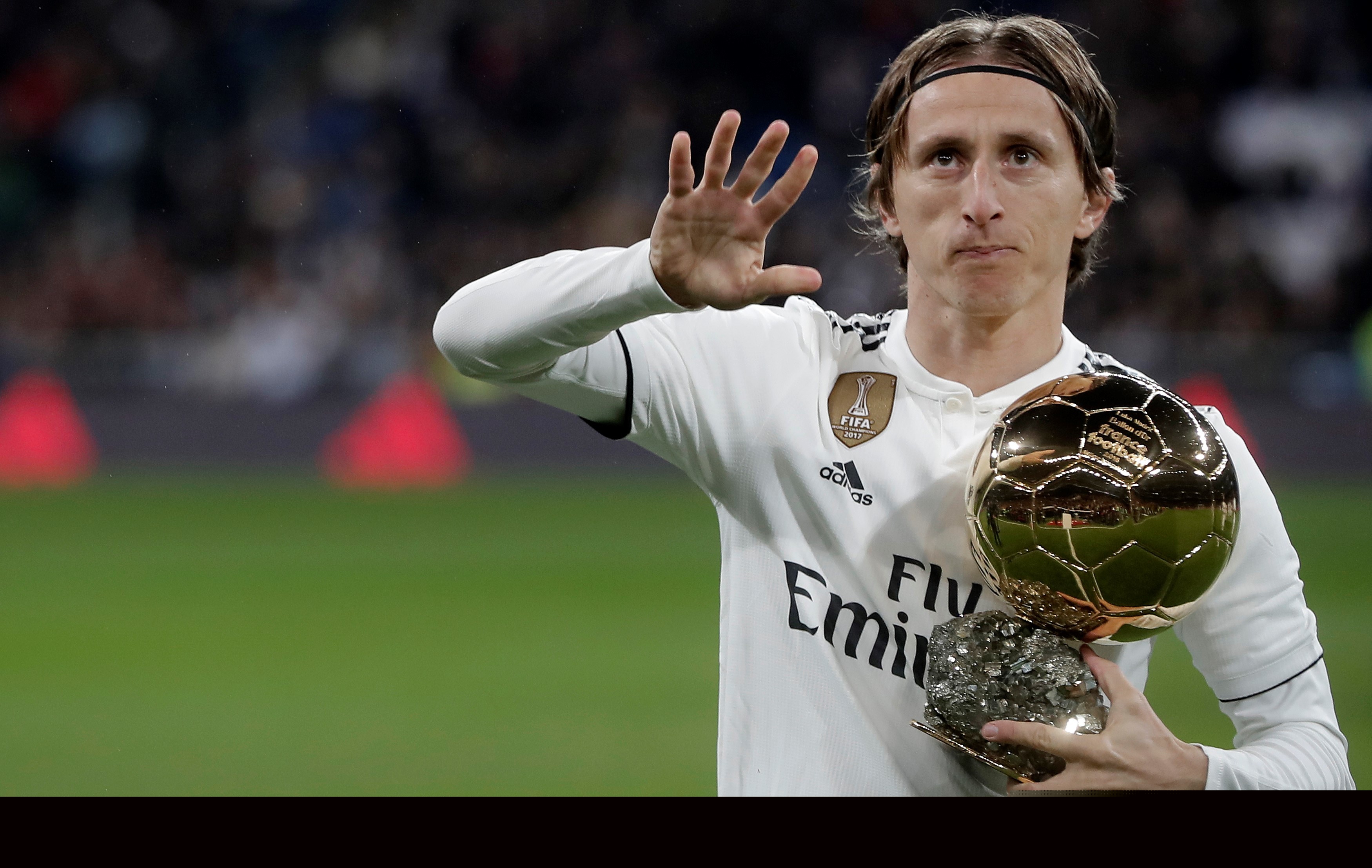 瓜帅：这是谢尔基第一次插花脚传中，他要学习梅西踢得更简洁