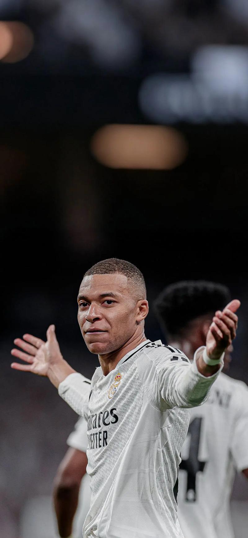 米兰冬窗急寻中锋：莱奥撑不起停区，谁能补上争冠最后一块拼图？